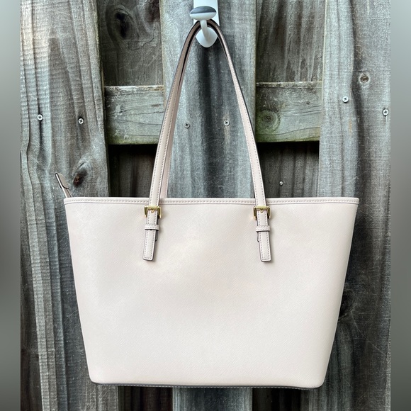 🎉Host Pick!🎉 Michael Kors Large Jet Set Travel Tote in Buff - Picture 4 of 9